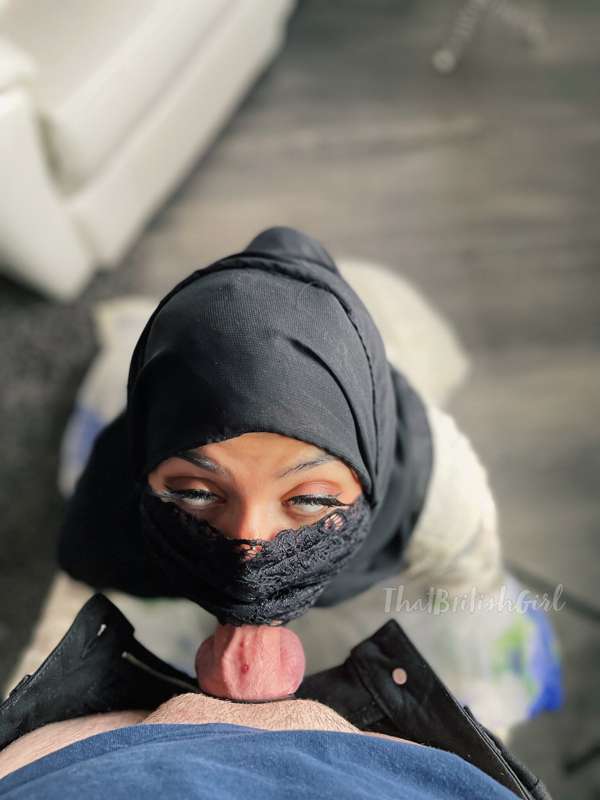 Keep swiping to see the biggest load on my hijab 🥵🥵

I can’t.. 1