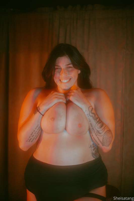 Glamour shots. Don't I look beautiful? I have been busy find.. 1