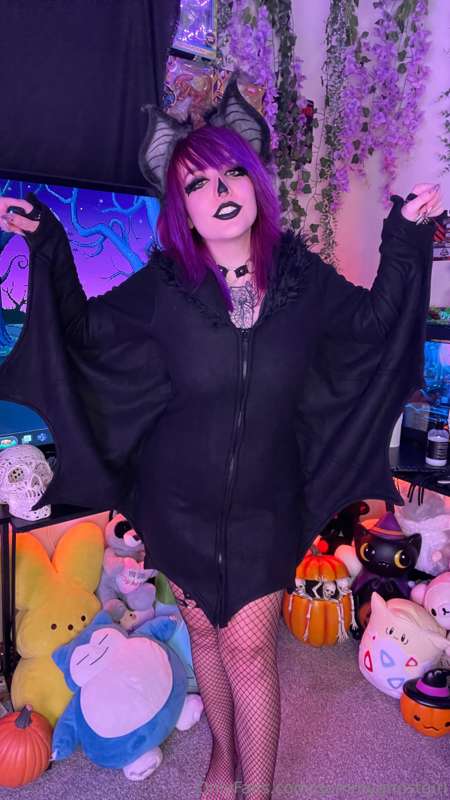 Is it starting to feel like spooky season yet? 😉🖤 bat, boobs.. 15