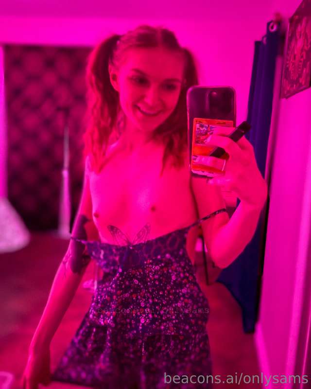 wanna make a movie w me in the pink lights? 😈 1