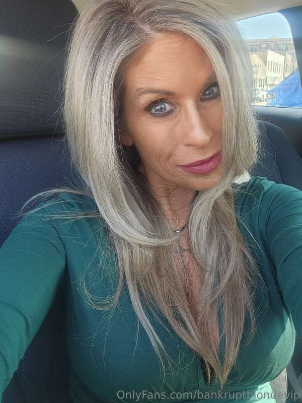 Hair appt and driving on a beautiful day in chicago 😉😘🌞🔥