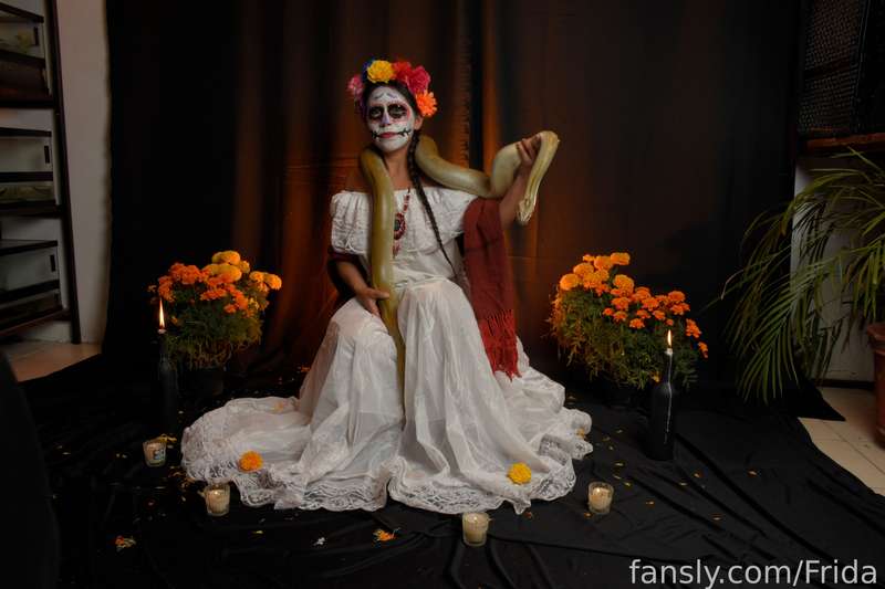 Frida - Fansly - 03 Nov, 2021 2