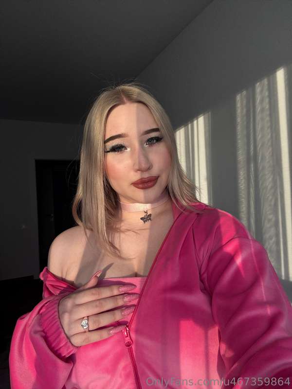 I'm your pink queen🩷😉 2