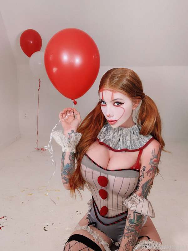 Today’s wholesome storyline: “let’s clown around” 

It’s tha.. 6