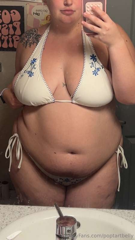String bikinis were actually made for fat girls 🥵🤭😍