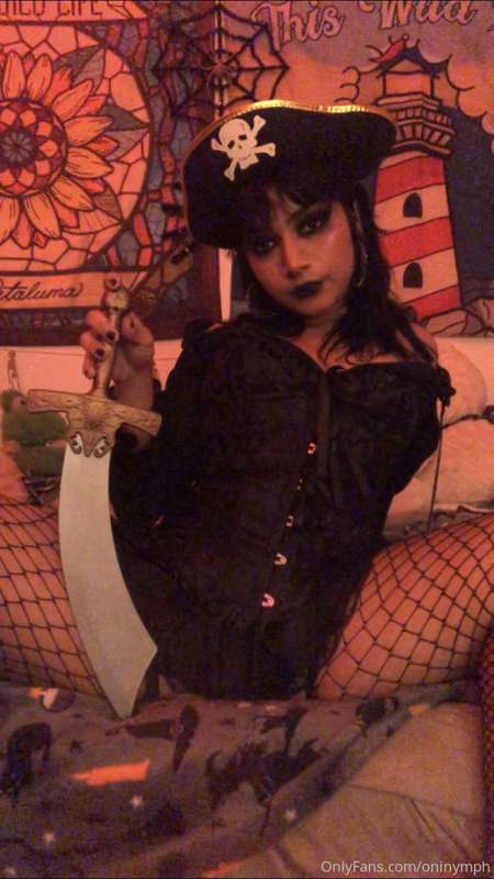 I look pretty in this outfit but i look even prettier with i.. 3