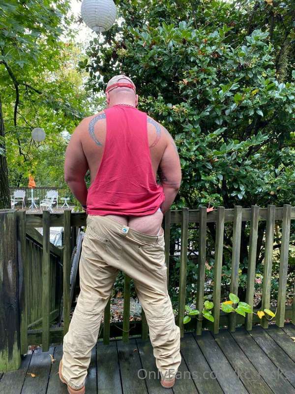 When your buddy like to take photos of you taking a leak 2