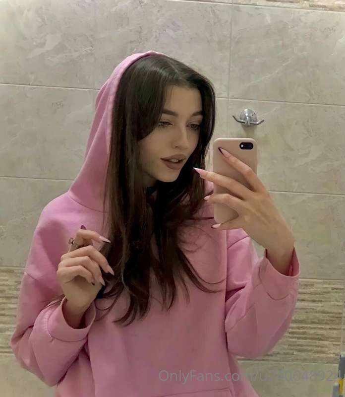 Isn't i fabulous?💖
Bathroom selfies are the best🤣