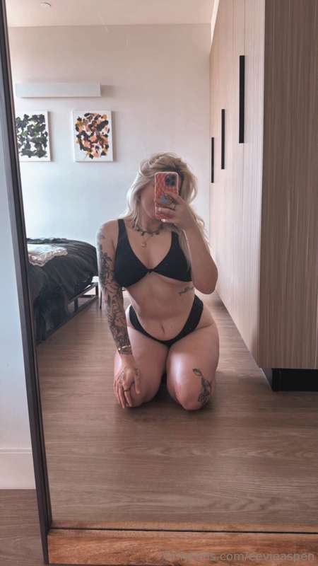 ♡ 2 pics I liked these too much not to share them here🖤 2