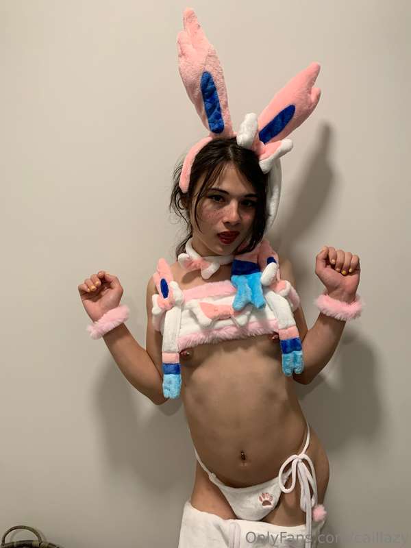 Sylveon is looking for a new ownerFeed me rare candies 👉👈? 11