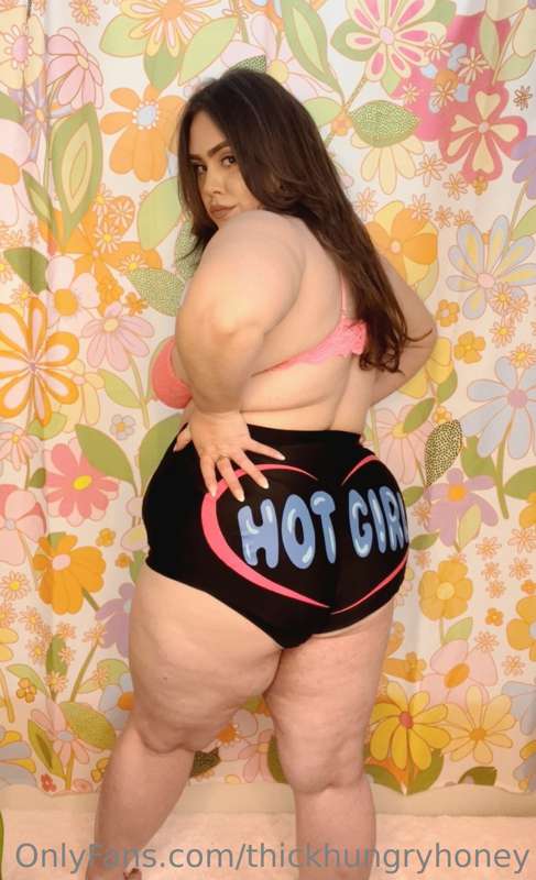 I decided to dress up as myself this year 🤪🔥🐷💋

I LOVE being.. 10