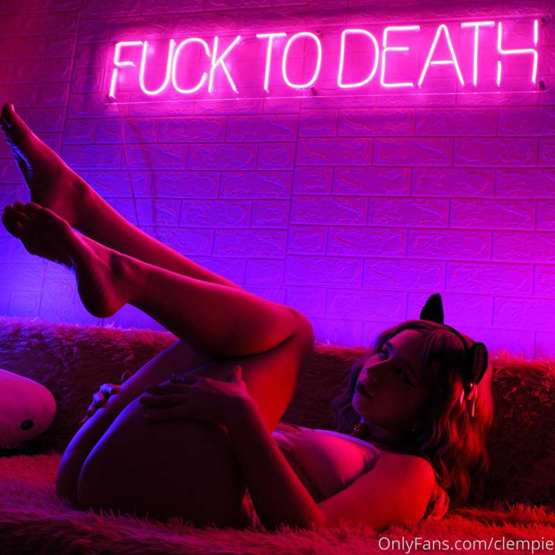 Imagine see me laying on your bed 💗