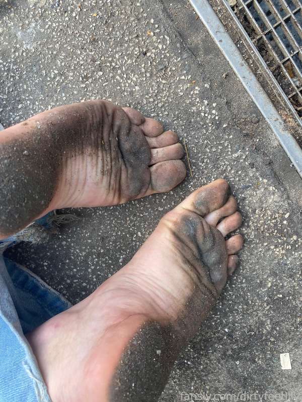 Dirtyfeetlily - Fansly - 11 May, 2025 6