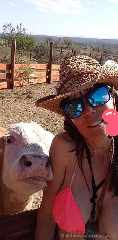 Hoy en la Granja le damos de comer a Melba y al Chapulín, el.. 8