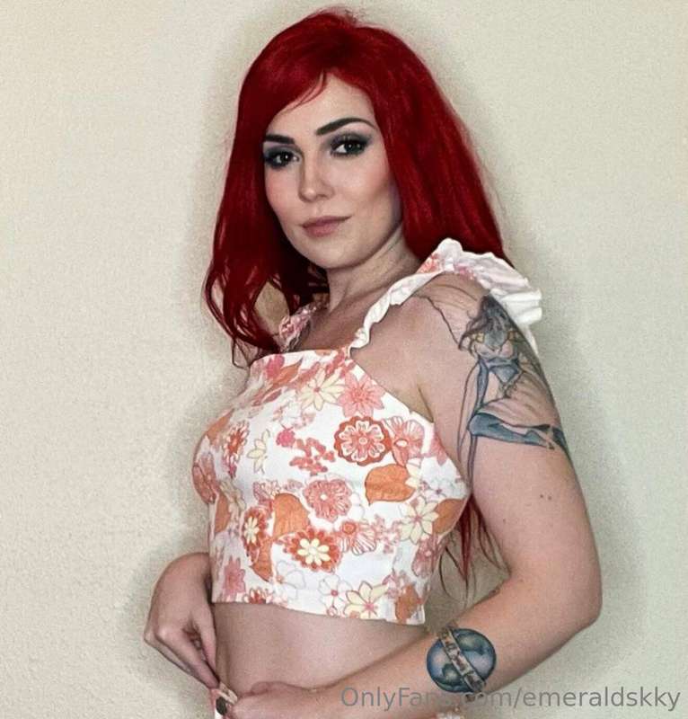I wish I was stroking that hard cock right now!! 😩