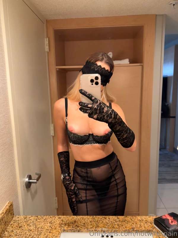 I’m ready for my very 𝐟𝐢𝐫𝐬𝐭 𝐔.𝐒. 𝐭𝐨𝐮𝐫 𝐦𝐞𝐞𝐭-𝐮𝐩…Dressed to tea.. 1