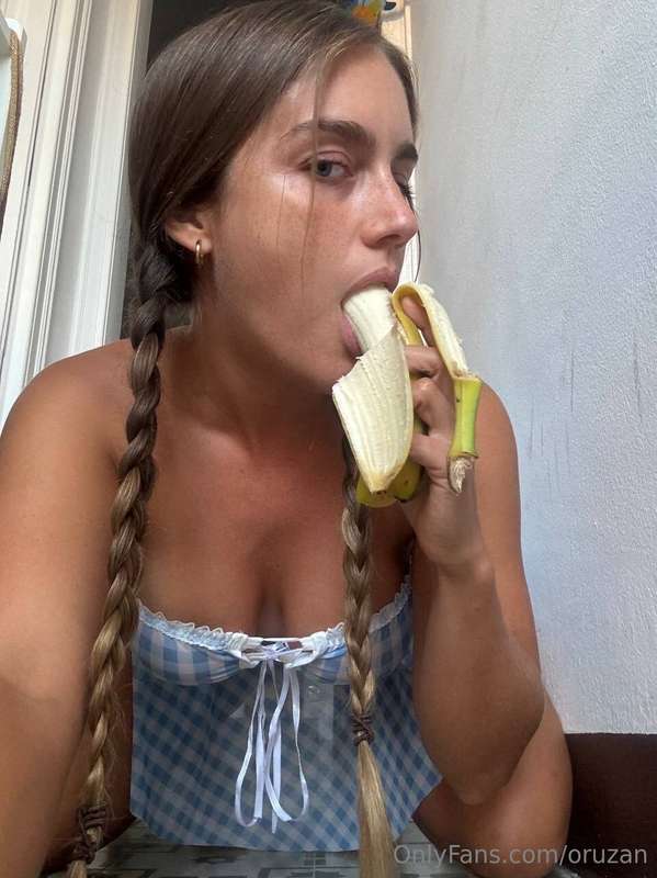 אני בחורה עמוקהואתם הולכים לגמור עלי עם ערמה של לייקים