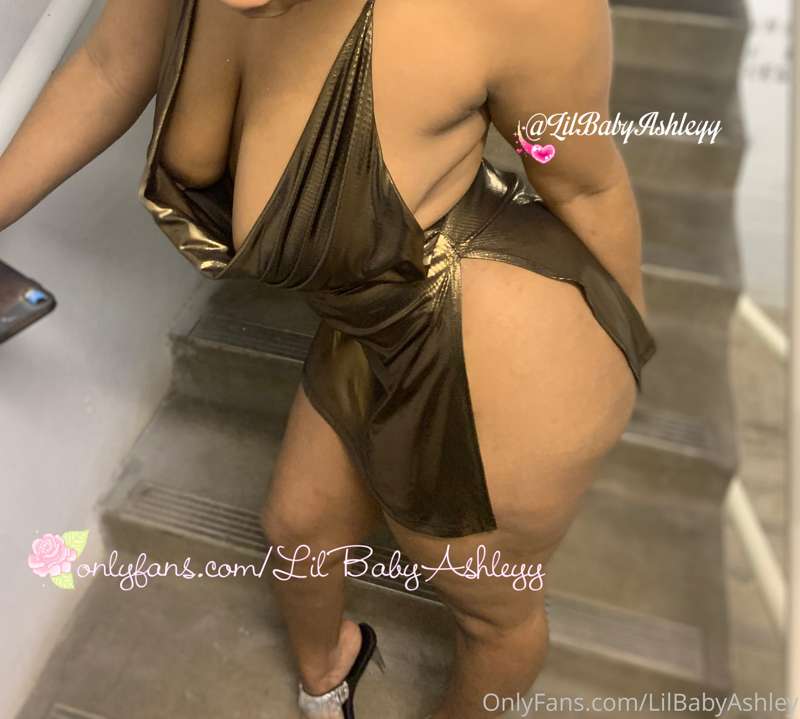 happy new years!! like my dress? no panties 💘 1