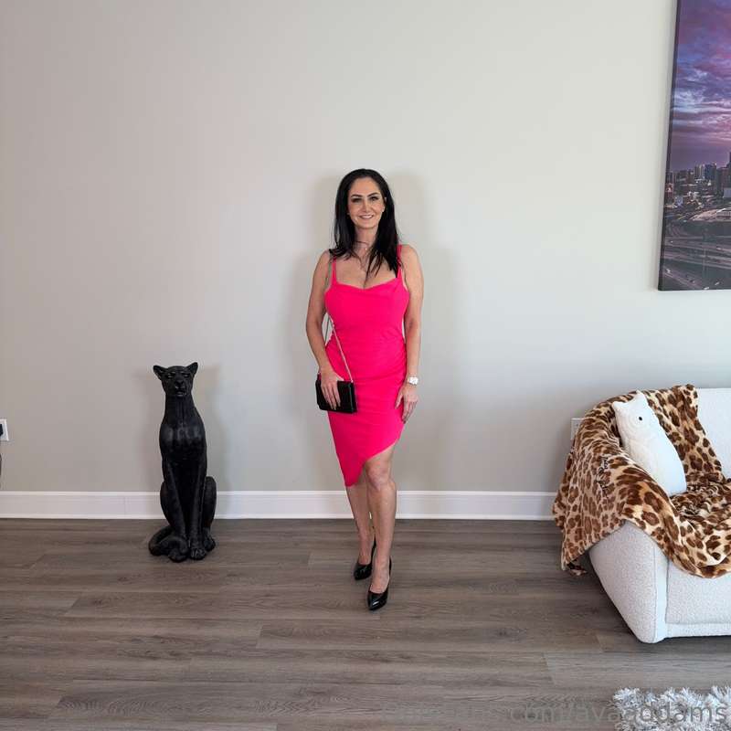 Should I wear this on our Valentine's date night? 💋