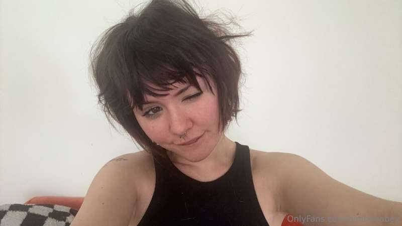 Good morning everyone! Here’s my attempt at looking cute wit.. 3