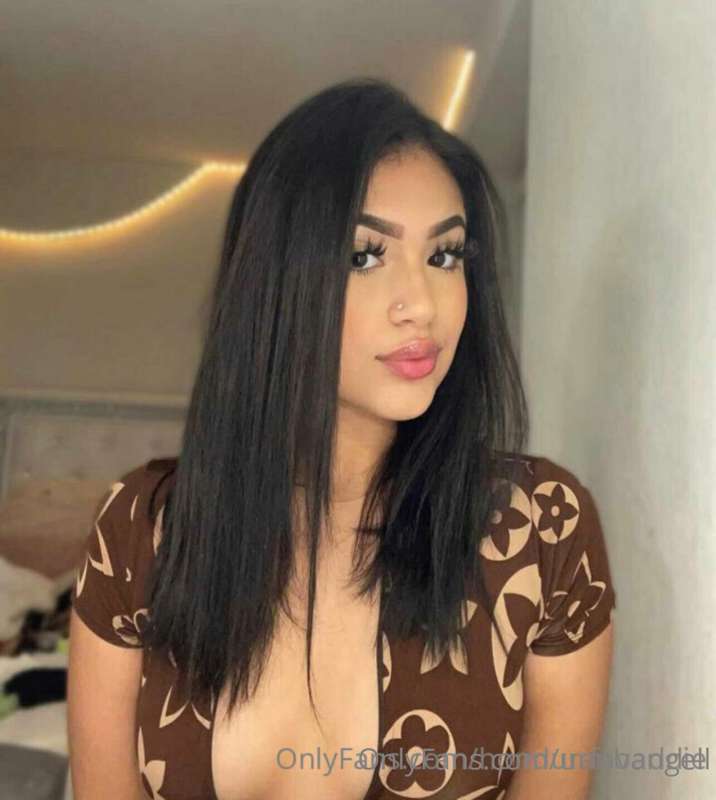 Would you cum on her face?? Sexy Latina slut @honduranbaddie.. 2