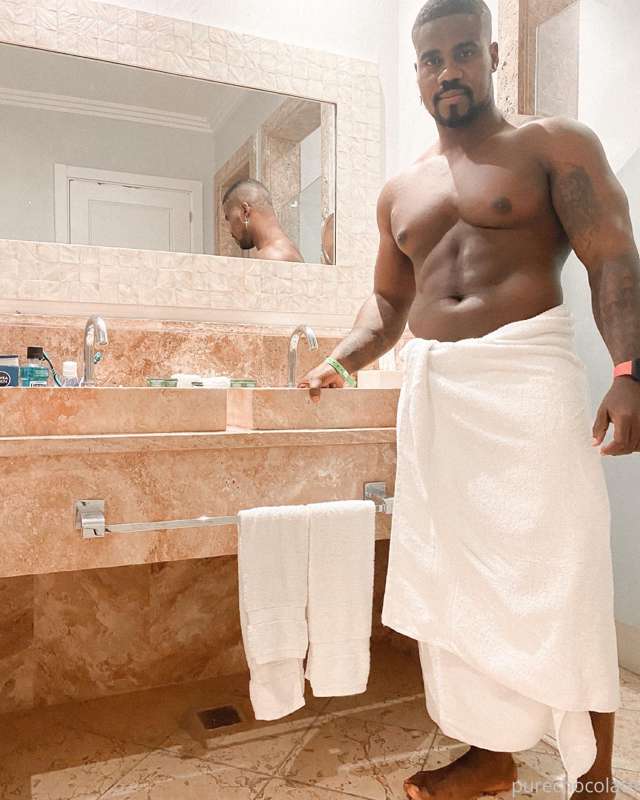Good morning slide the images and find the chocolate🔥🍫


Des..