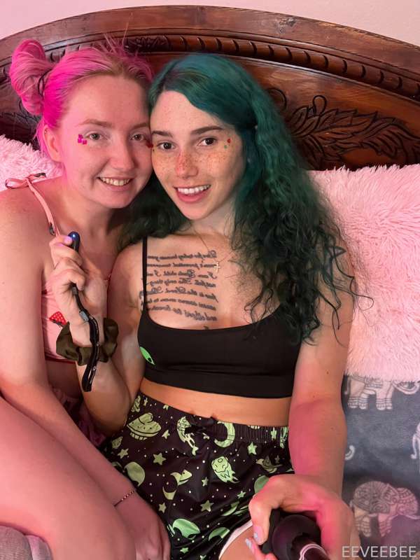 Eeveebee - Fansly - 08 May, 2022