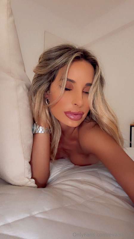 🖤 Let’s start this new week with a question: What makes you ..