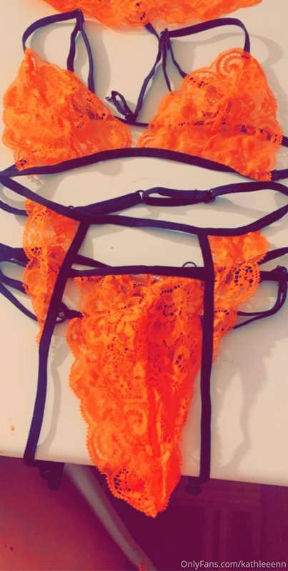 Come back, this afternoon around 5-6 to see me wearing this ..