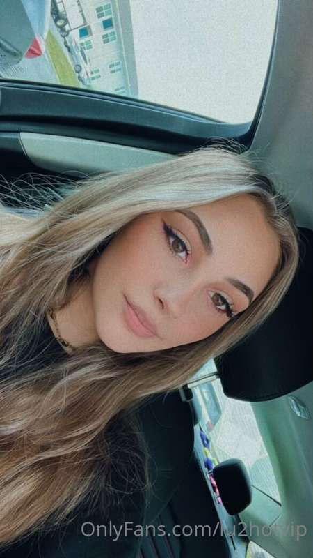 Don’t I look so beautiful right now? DM me ❤️‍🔥