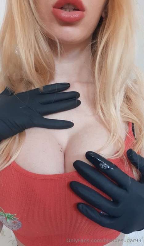 Gloves, spit, juicy lips & tittiessss 3