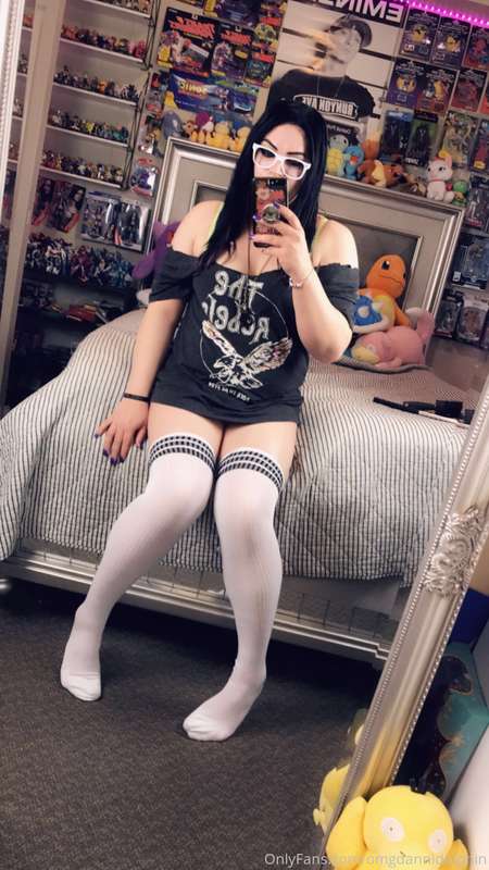 Nerdy Girl Cock for your worshiping pleasure 🐔🤓