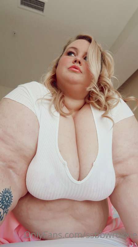 The fat cheerleader of your dreams! 37
