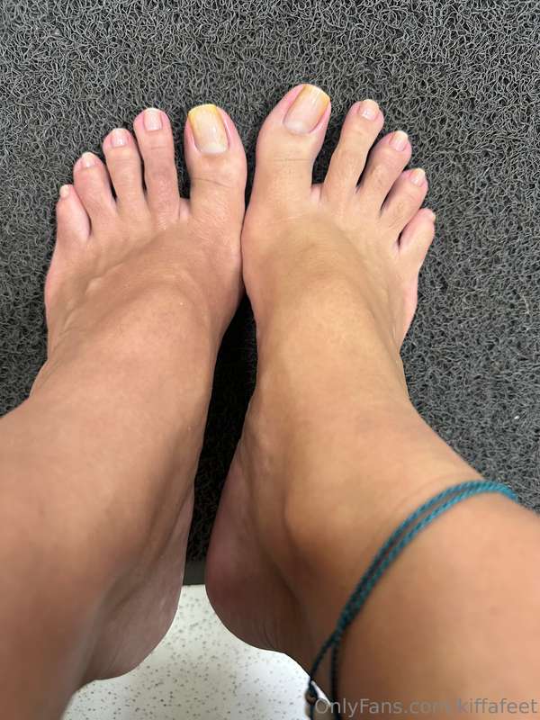 No polish toes 