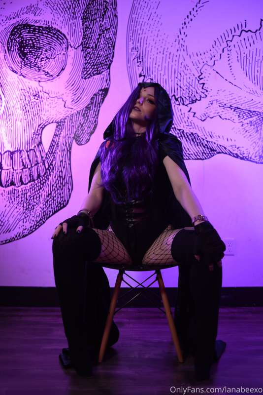 Slutty Raven shows off for you 💜 
Not gonna lie, I’m obsesse..