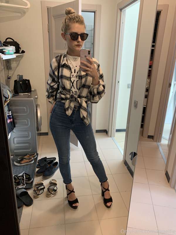 flannel and heels look... what you think? 👠 😎