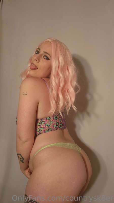 I got 32 flavors of that bootylicious bubblegum raspberry, g.. 2