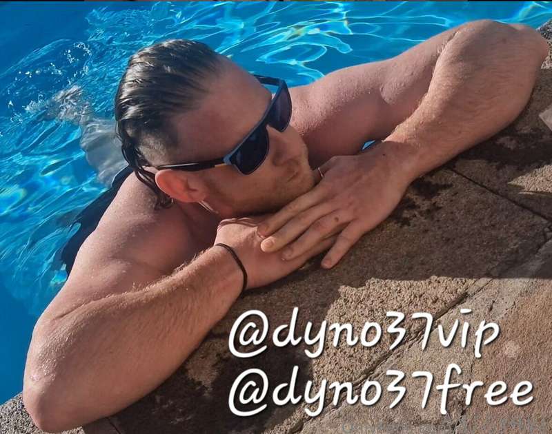 Want some Daddy's attention❓️😏🔹️Horny and Tall British Guy🔹️.. 1