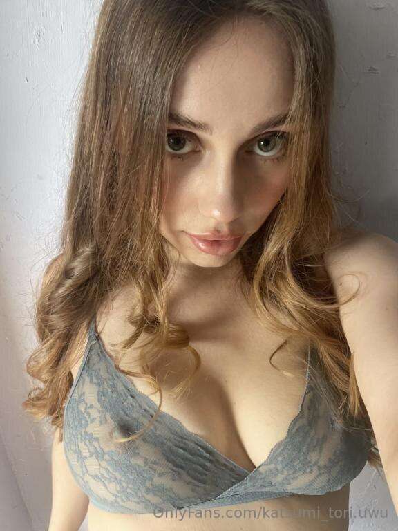 Let me distract you @bellamelody 😇  Cute girl @bellamelody l..