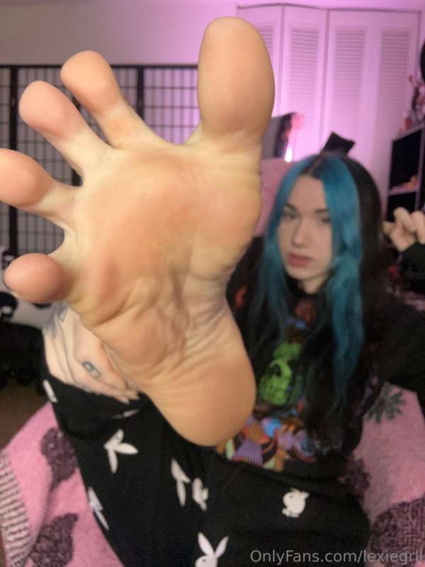 Love a good blue polish and a spread  1