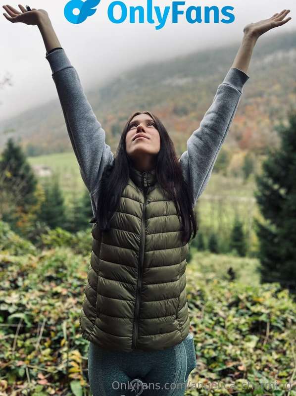 ## It's freezing outside, but my profile @sofiimrpl is all a..