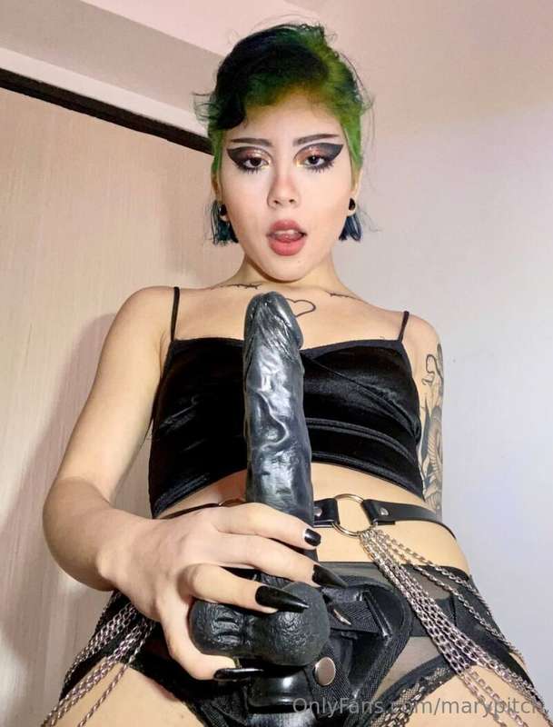 My plans 📋 for tonight are to find myself a new hand 🥵 slave..