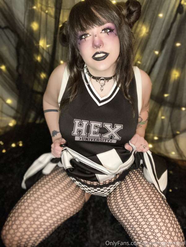 Your goth cheerleader gf wants to help you score 🖤 5