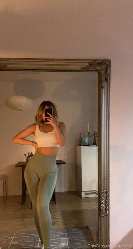 Just came back from the gym, gonna take a hot shower now😻🥵👅💦..