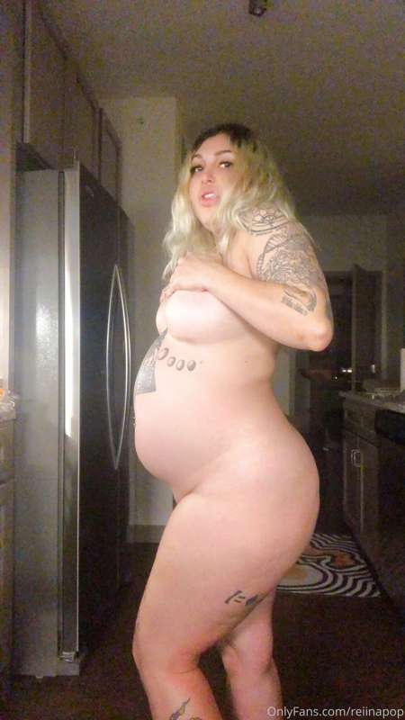 4L chug belly!! Sooo round and tight as a drum~ after I peed.. 3