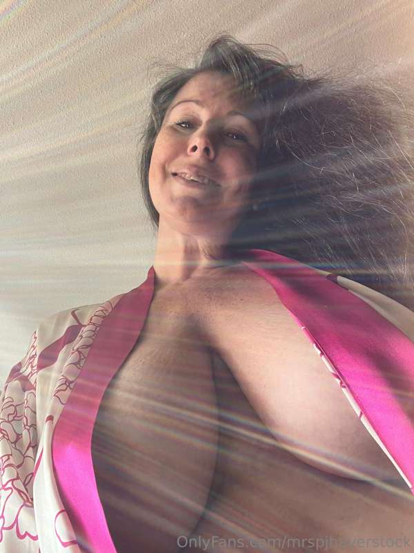 Back in my robe & thinking about some lunch… last 3 pics wer.. 5