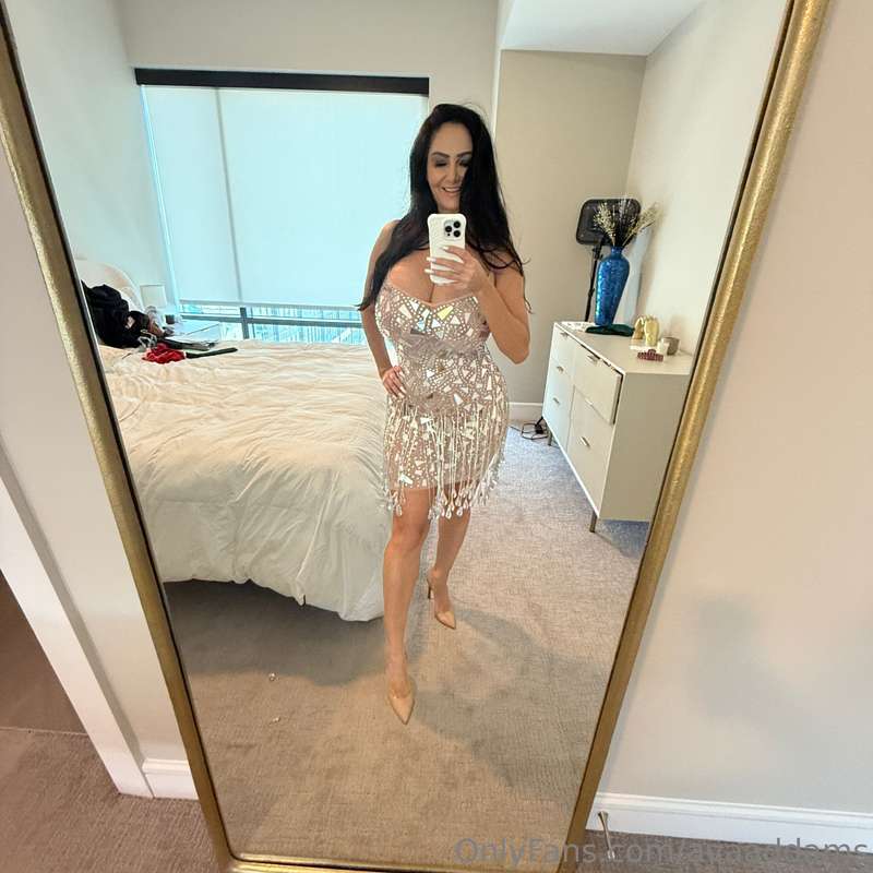 Do you like my New Years outfit? I feel like a disco ball. 🪩 3