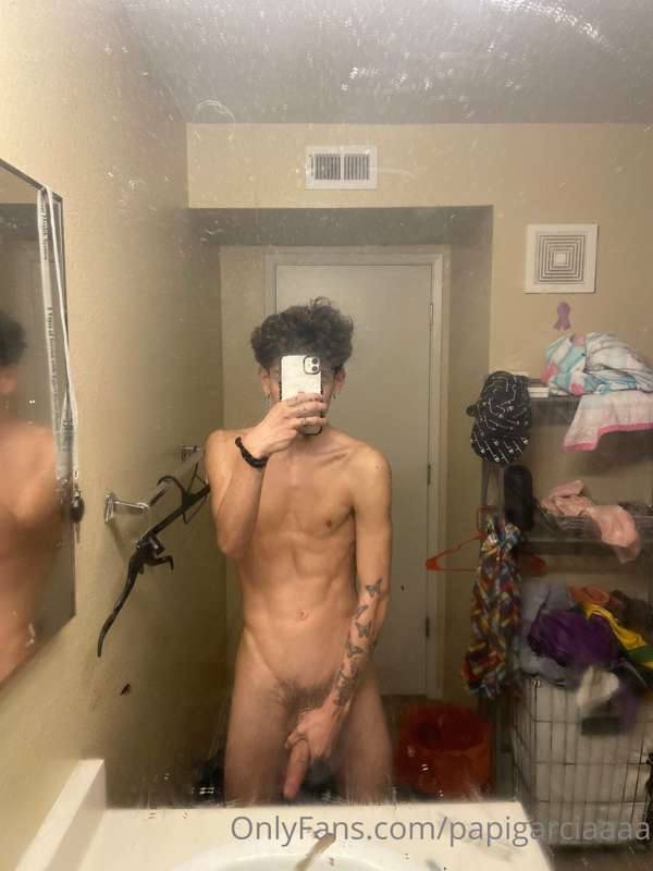 sorry for not being active babes but i’m back ;) so come mes..