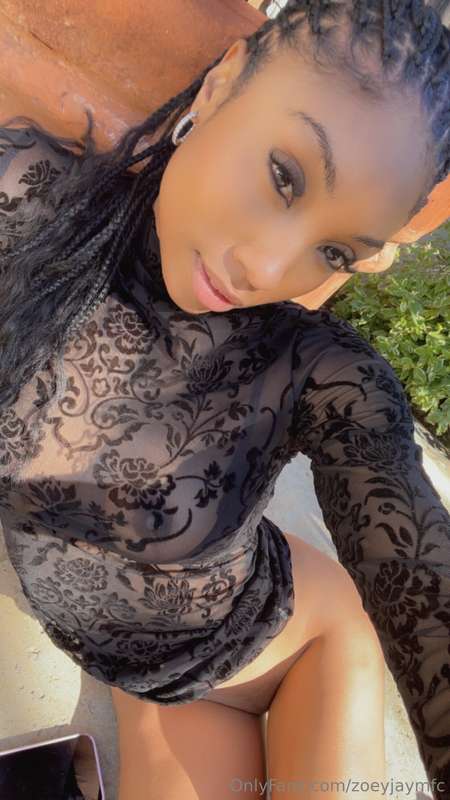 Are you joining my live show today?! See you guys at 3:00 pm..