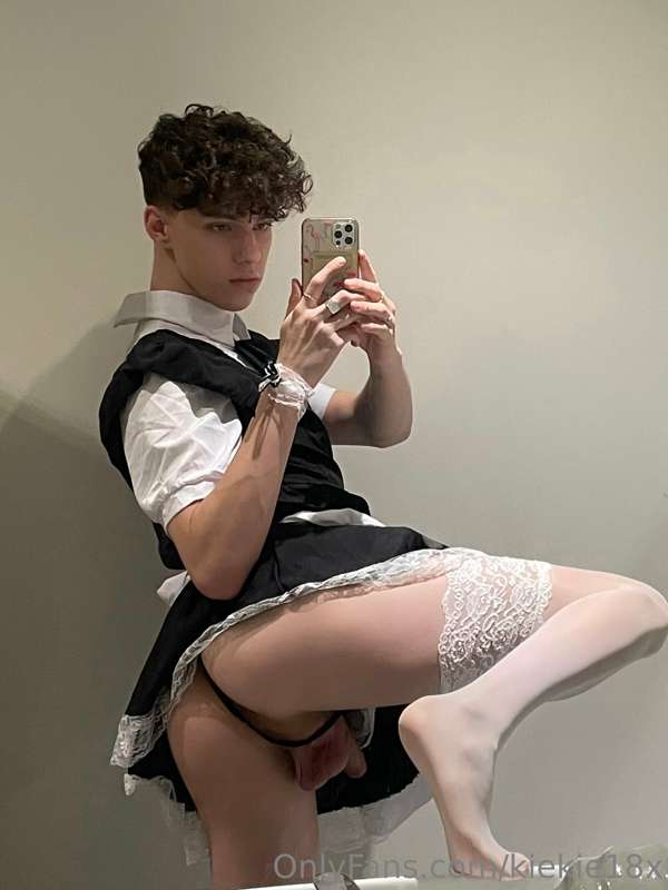 Anyone in need of a slutty maid boy around the house? 😇 5